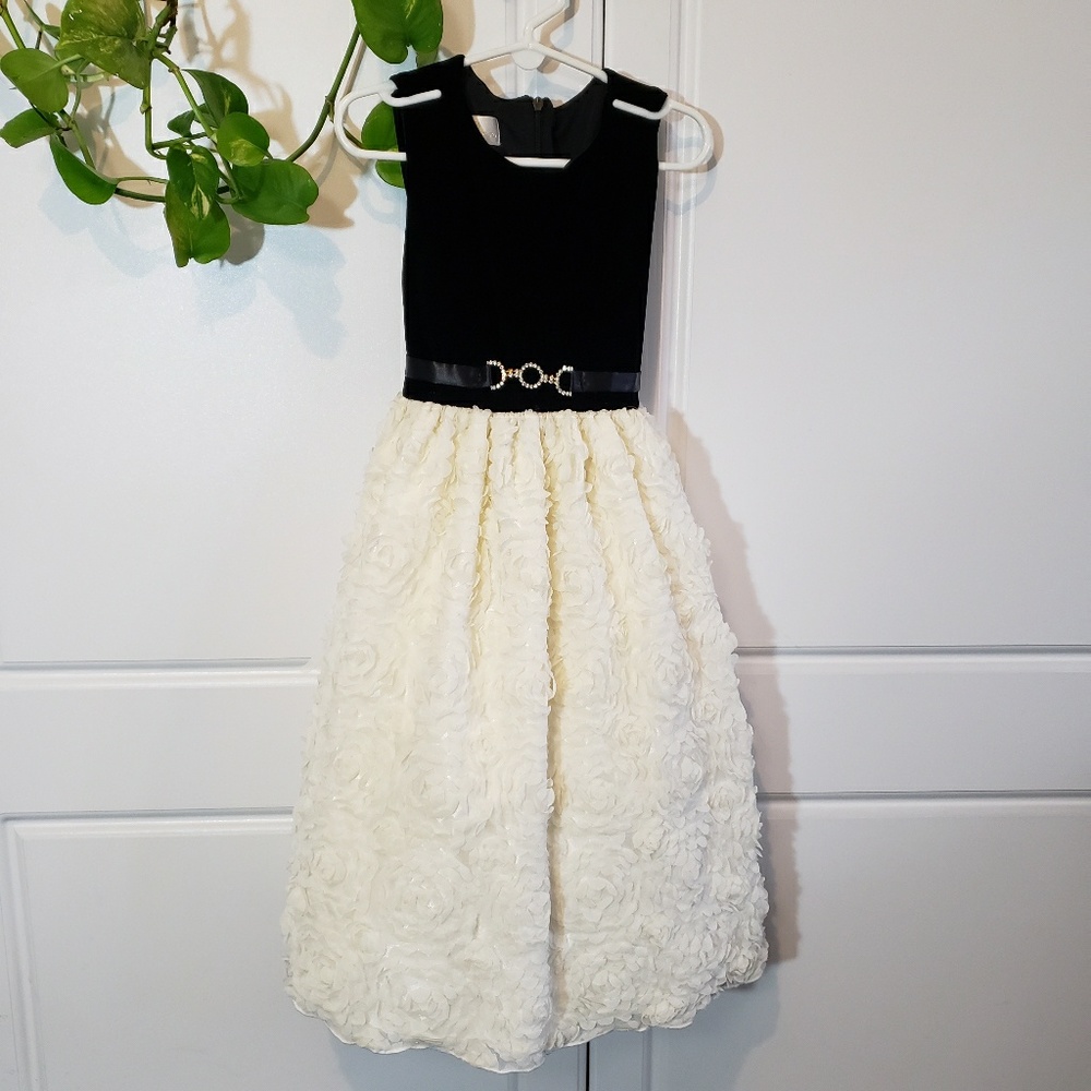 Girls Size 7 Black and Cream Dress